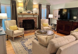 Charming 2/2 Cottage/Golf Cart/Fantastic Location!