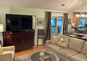 Charming 2/2 Cottage/Golf Cart/Fantastic Location!