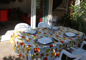 Charming 2BR Villa with A/C, Pool Access & Parking in Agde