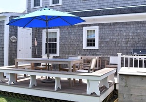 Charming Brant Point 4 bedroom cottage with deck and private yard