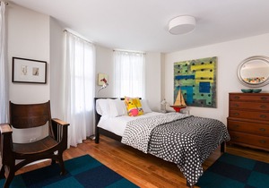 Charming brownstone in tourist neighborhood