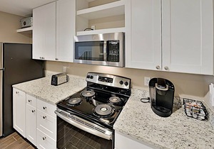 Charming coastal cottage w. great amenities, close to beach