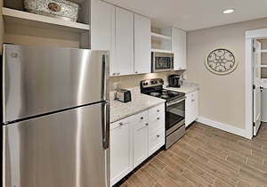 Charming coastal cottage w. great amenities, close to beach