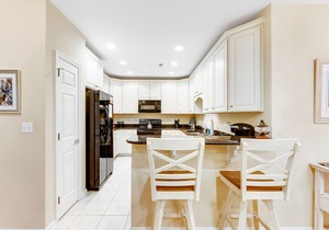 Charming condo near the pool with hot tub & tennis