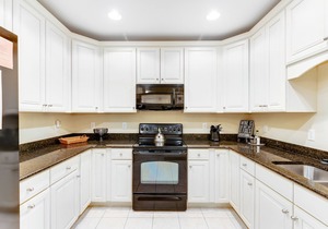 Charming condo near the pool with hot tub & tennis