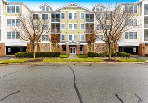 Charming condo near the pool with hot tub & tennis