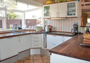 Charming cottage with large dining/kitchen area with underfloor heating and a bright living room wit