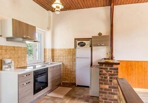 Charming 3-Bed Villa with Garden, 200m from Beaches, Close to Shops, Wifi Included