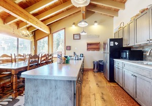Charming Home, Dual Master Suites, Balcony, Quiet Forest Setting. Near Trails