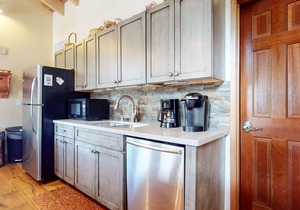 Charming Home, Dual Master Suites, Balcony, Quiet Forest Setting. Near Trails