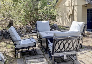 Charming hotel with lakeview, golf, skiing, WiFi, & Netflix