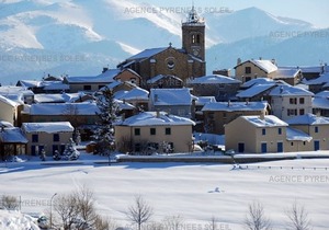 Charming mezzanine studio cabin for 4, near center, ski locker