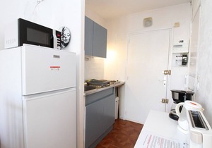 Charming Renovated Studio for 2 with Balcony, WiFi, A/C, Dishwasher, Near Balaruc-les-Bains Spa