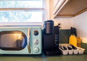 Charming Riverside Retreat 1/1 - Near 5 Points #3