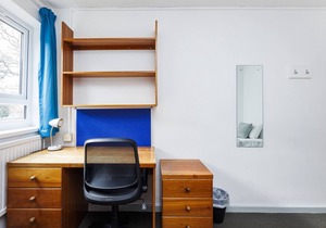 Charming Room Near Highfields Park