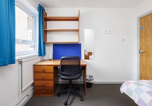 Charming Room Near Highfields Park