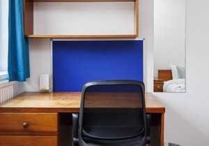 Charming Room Near Highfields Park