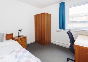 Charming Room Near Highfields Park