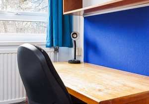 Charming Room Near Highfields Park