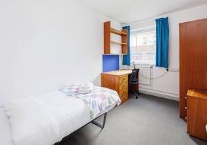 Charming Room Near Highfields Park