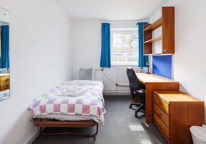 Charming Room Near Highfields Park