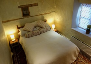 Charming, secluded, characterful cottage in the heart of Lechlade