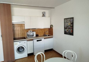 Charming T2 in La Favière with pool and private parking, near beaches and shops