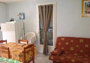 Charming T2 with Pool, Terrace & Tennis near Beach, Sleeps 4 – Le Barcarès
