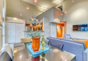 Charming top floor 2 story penthouse with Sound and Olympic views