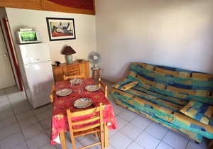 Charming Villa with Mezzanine, Pool Access, 6 Guests - Le Barcarès