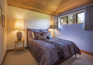 CHC #67 Walk to Lodge Rec Area, Stunning Lake & Mountain Views!