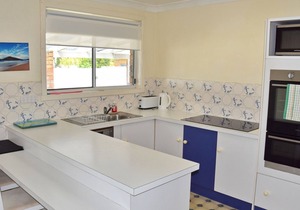 Chel-sea - Modern 3-bedroom home with a sleep out in the garage in peaceful Hat Head