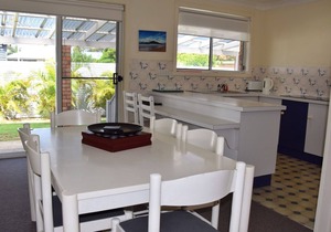 Chel-sea - Modern 3-bedroom home with a sleep out in the garage in peaceful Hat Head