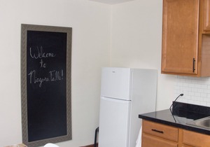 Chic and Cozy at Niagara Falls USA 5-min to the Falls in Little Italy Sleep 6