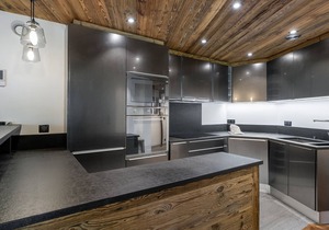 Chic Apartment in Central Val d'Isère, Near Slopes - Panoramic Views, Sauna, Parking