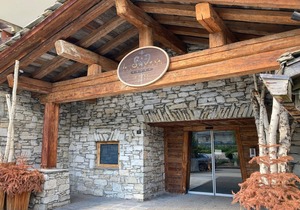 Chic Apartment in Central Val d'Isère, Near Slopes - Panoramic Views, Sauna, Parking