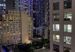 Chic Brickell Studio w/Pool,Gym,Jacuzzi and free parking