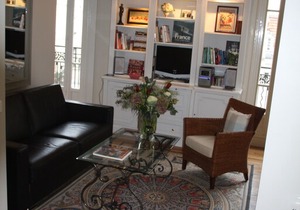 Chic Bright Quiet One-bedroom in Paris