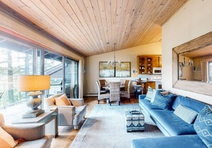 Chic condo with private space on the beach, pool, hot tub & sauna