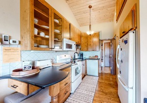 Chic condo with private space on the beach, pool, hot tub & sauna