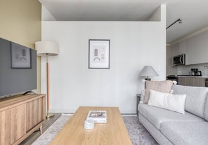 Chic South Loop Jr 1BR w/Lounge, Pool & Gym nr Grant Park, by Blueground