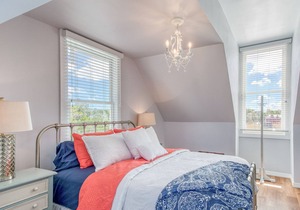 Chic Suite in Beautifully Updated Victorian Home - Walk to Downtown