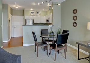 City ★ Water View Oasis with Pool & Gym near Cruise in Heart of Seattle