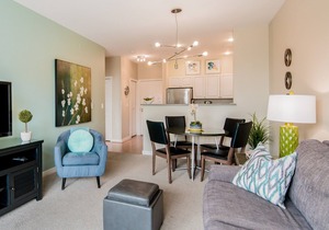 City ★ Water View Oasis with Pool & Gym near Cruise in Heart of Seattle