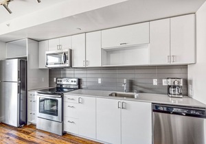 Classic Bellevue Studio w/Gym, W/D, near Spring District, by Blueground