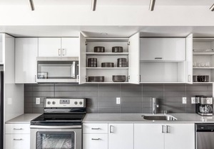 Classic Bellevue Studio w/Gym, W/D, near Spring District, by Blueground