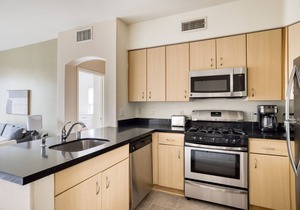 Classic Playa Del Rey 2BR w/Pool, Jacuzzi & Gym, near LAX, by Blueground