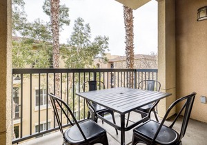 Classic Playa Del Rey 2BR w/Pool, Jacuzzi & Gym, near LAX, by Blueground