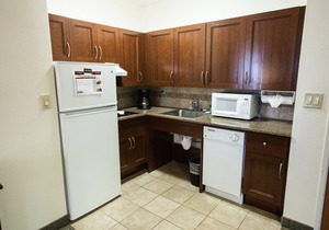 Close to Austin Airport | Free Breakfast + Outdoor Pool + Free Wi-Fi