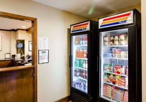 Close to Austin Airport | Free Breakfast + Outdoor Pool + Free Wi-Fi